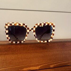 Krewe sunglasses (Elizabeth in Caffe)